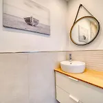 - Haus D, App 0d0703 *
